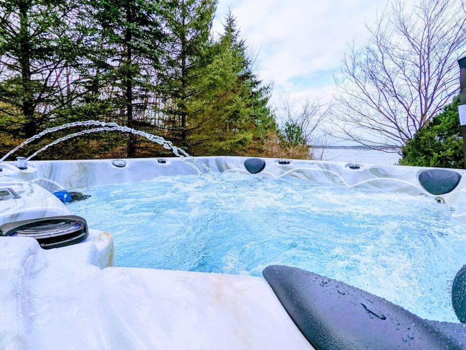 Artemis Lakehouse - Hot Tub, Lakefront & Racetrack Villa Saratoga Springs Exteriör bild